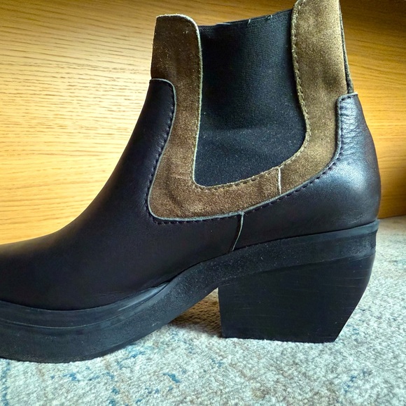 New boots Argentinian  leather and suede. Never worn. - Picture 1 of 4